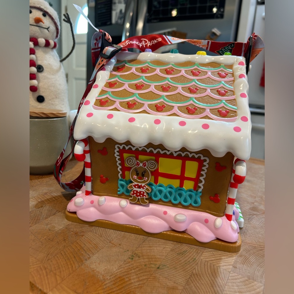 DISNEYLAND PARK LIMITED EDITION HOLIDAY POPCORN BUCKET